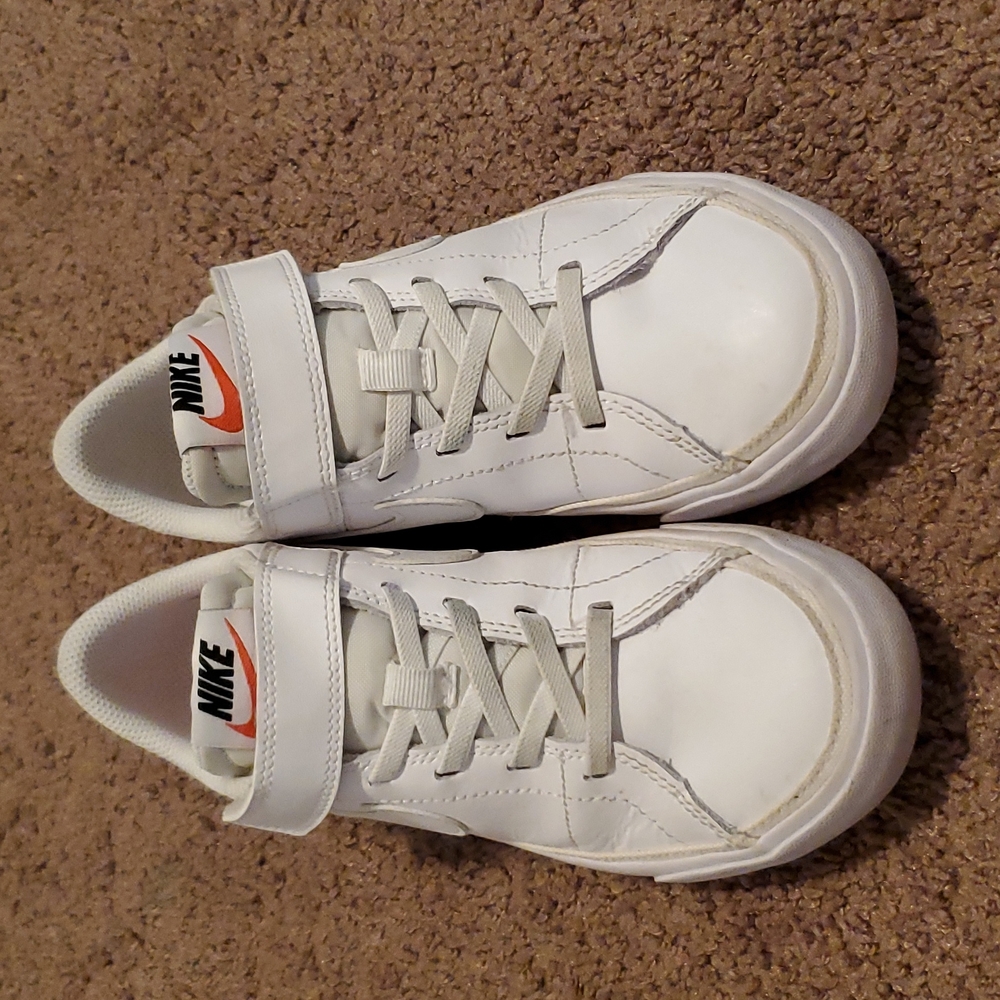 Boys nike shoes white nike shoes size 2